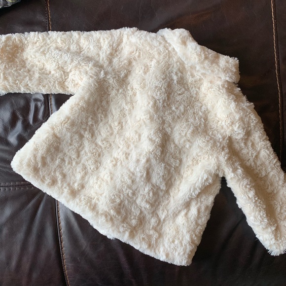 Beautiful faux fur baby jacket size 9-12m - Picture 5 of 5